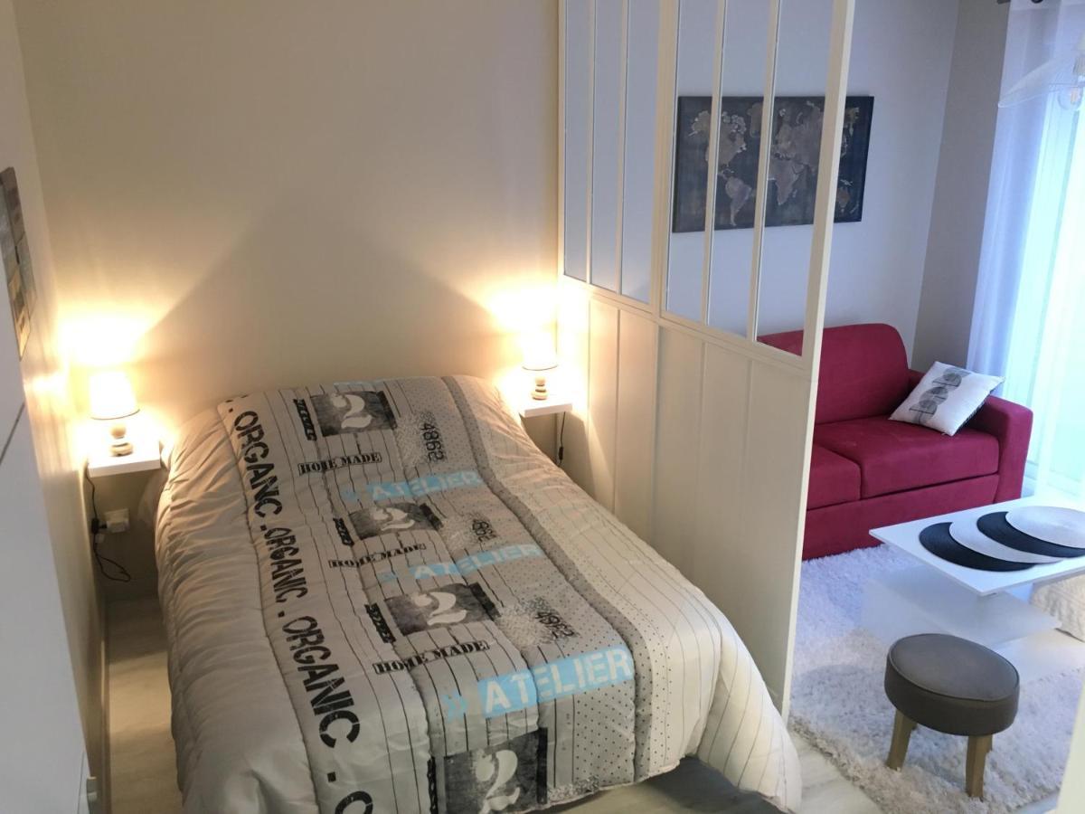 Apartment 25 M2, 900m De La