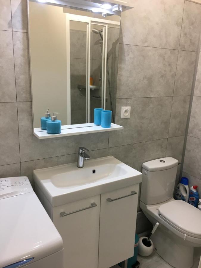 Apartment 25 M2, 900m De La *