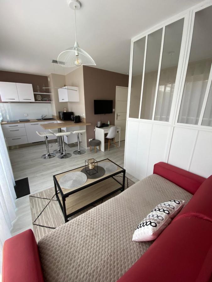 Apartment 25 M2, 900m De La